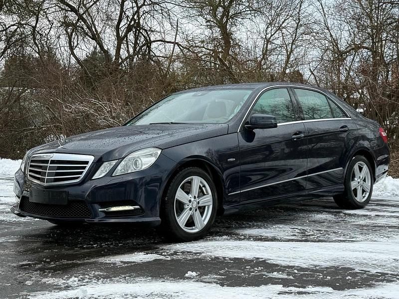 Blau Gebraucht 2011 Mercedes E350 AMG Limousine | 8.490 € (Guter Preis) - Bild 1/4