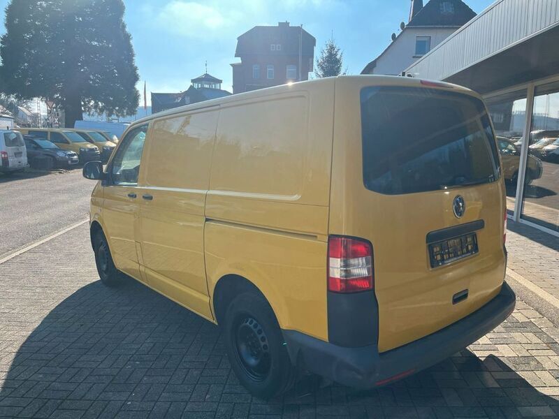 Second-hand VW T5 84 CP (61 kW) 2012 Galben Van