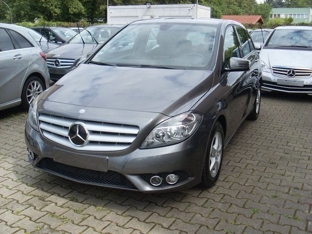 Gebraucht Mercedes B180 122 PS (89 kW) 2013 Grau Van / Kleinbus