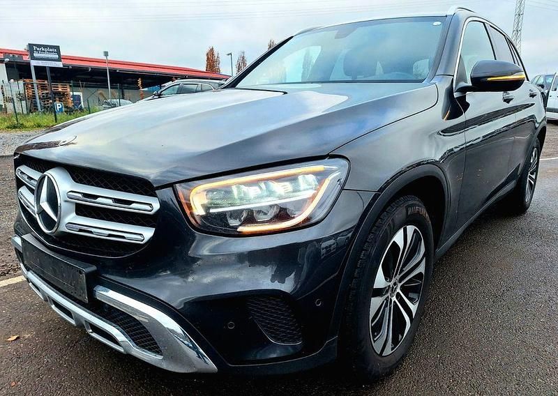 Grau Gebraucht 2020 Mercedes 200 SUV | 22.990 € (Fairer Preis) - Bild 1/4