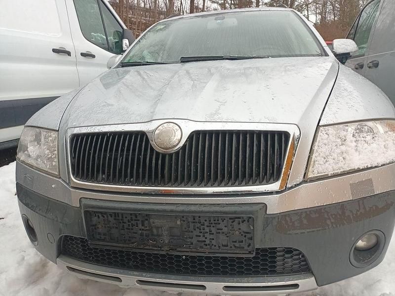 Silber Gebraucht 2008 Skoda Octavia Scout 4x4 Kombi | 1.500 € (Superpreis) - Bild 1/4