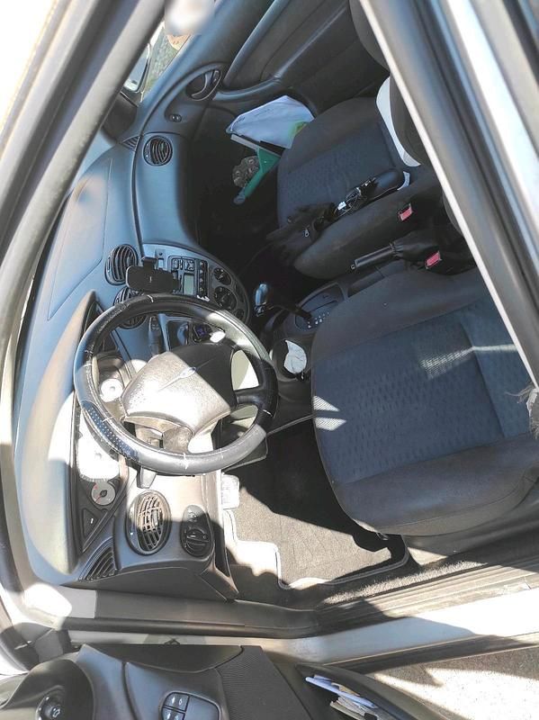 Gebraucht Ford Focus 101 PS (74 kW) 2001 Grau Kleinwagen