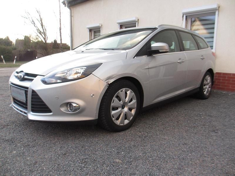 Gebraucht Ford Focus 116 PS (85 kW) 2012 Silber Kombi