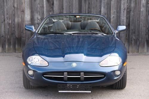 Blau Gebraucht 1997 Jaguar XK8 Cabrio | 44.999 € - Bild 1/4