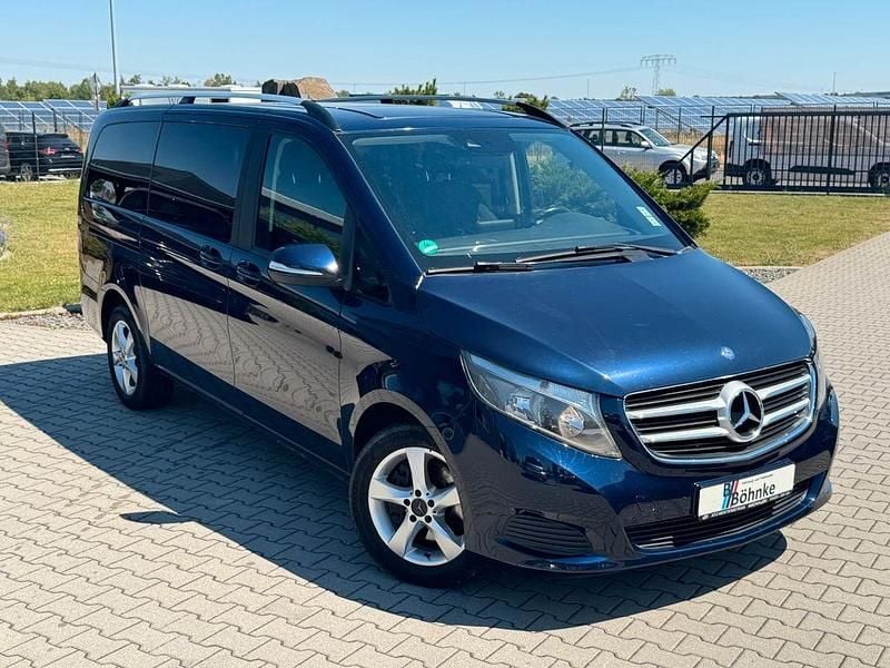 Cavansitblau metallic Gebraucht 2016 Mercedes V250 Edition Van / Kleinbus | 33.499 € (Guter Preis) - Bild 1/4