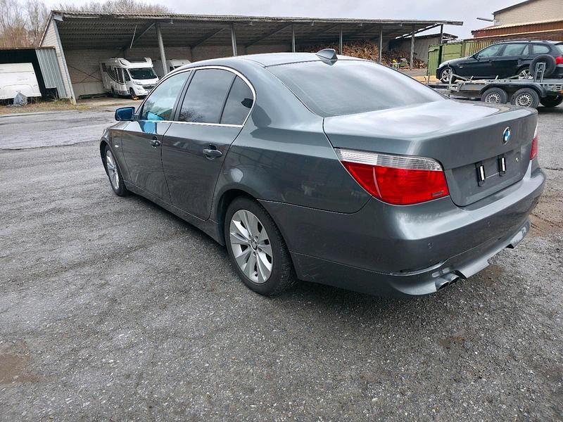 Gebraucht BMW 530 235 PS (172 kW) 2007 Grau Limousine