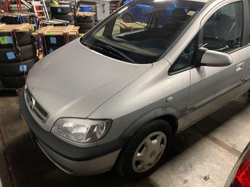 Grau Gebraucht 2003 Opel Zafira Comfort Van / Kleinbus | 550 € (Superpreis) - Bild 1/4