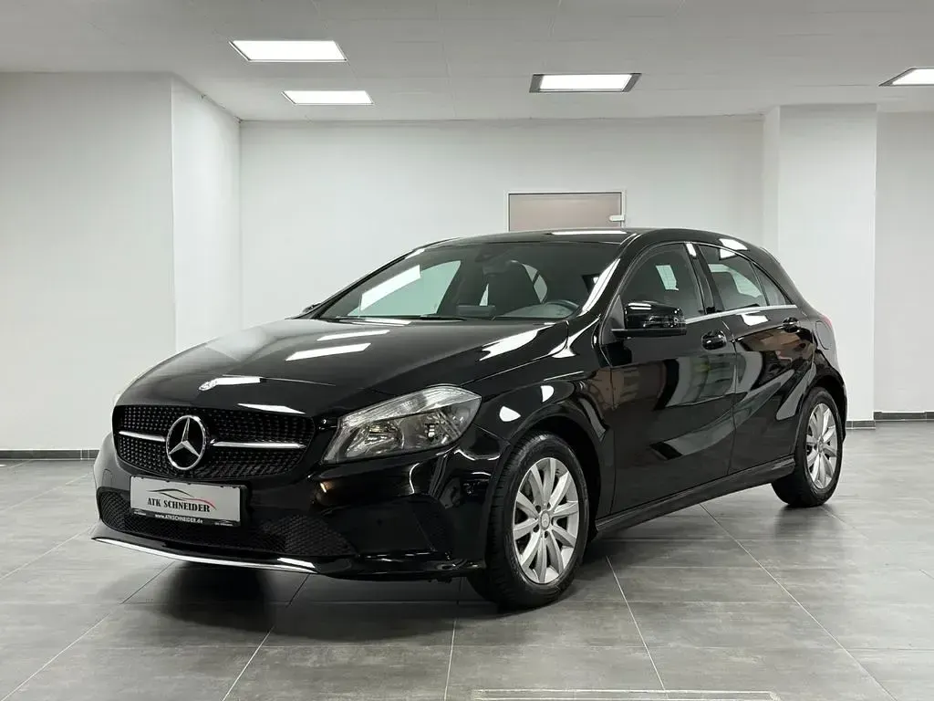 Gebraucht Mercedes A180 122 PS (89 kW) 2016 Schwarz Kleinwagen