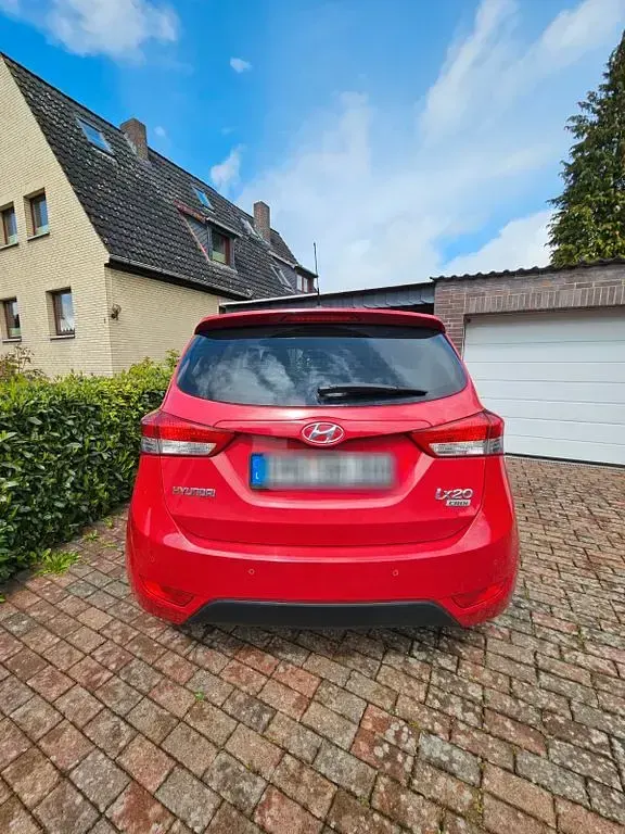 Gebraucht Hyundai ix20 Classic 116 PS (85 kW) 2012 Rot Kleinwagen