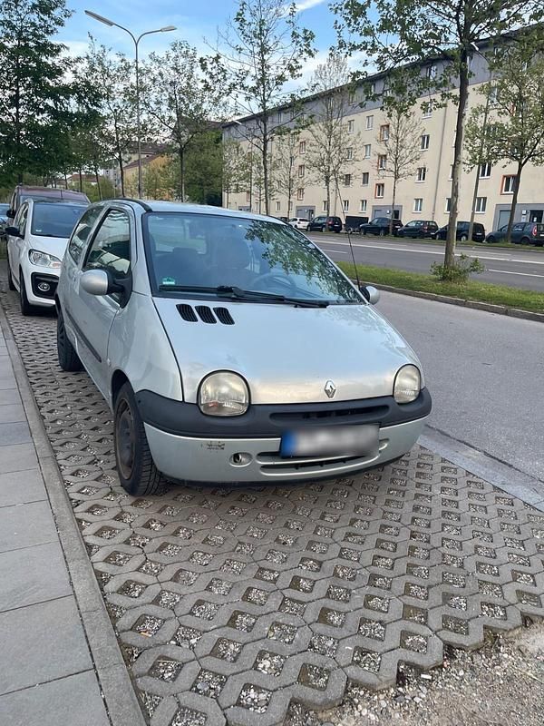 Second-hand Renault Twingo 56 CP (41 kW) 2004 Argintiu Hatchback