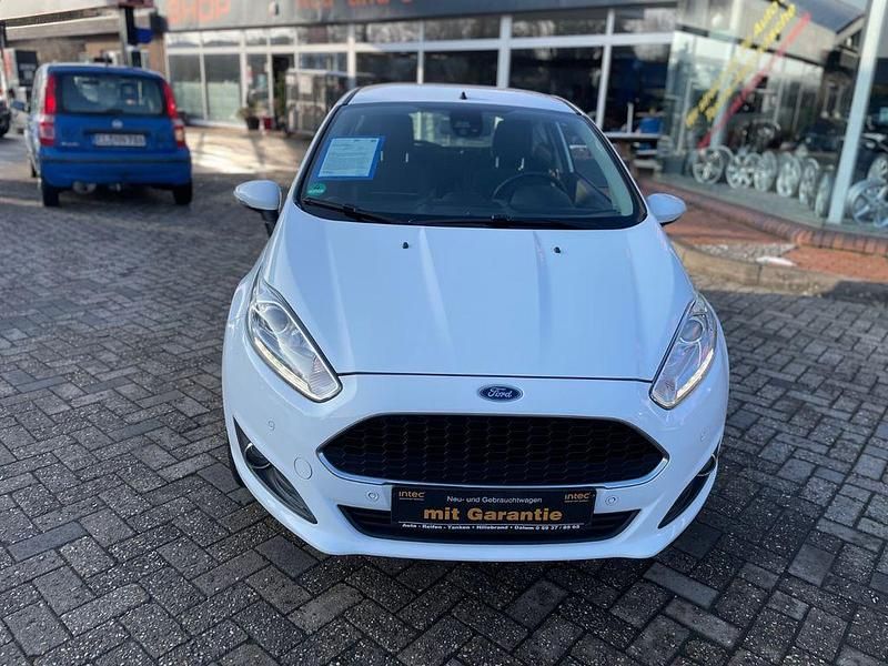Gebraucht Ford Fiesta Celebration 101 PS (74 kW) 2017 Weiß