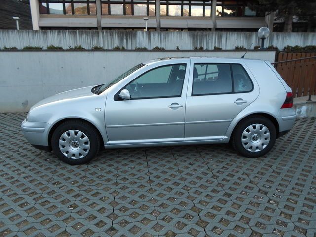 Gebraucht VW Golf IV Highline 139 PS (102 kW) 2003 Silber metallic Limousine