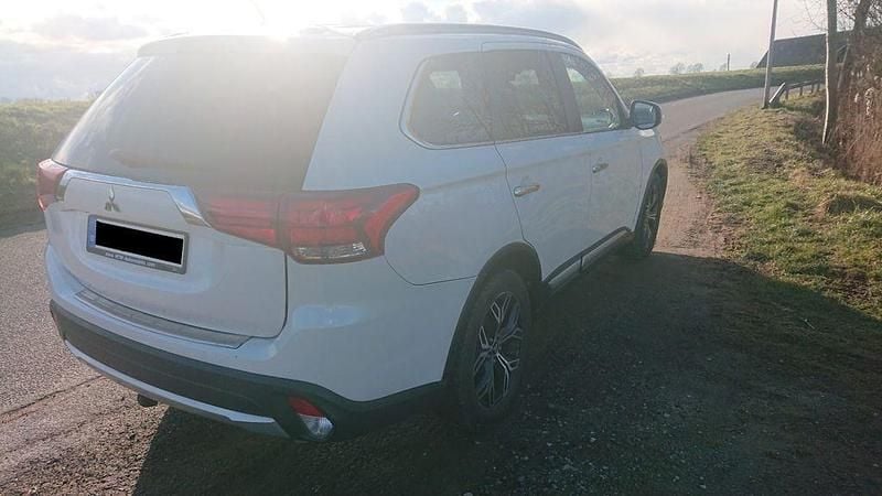 Gebraucht Mitsubishi Outlander Top 150 PS (110 kW) 2016 Weiß SUV