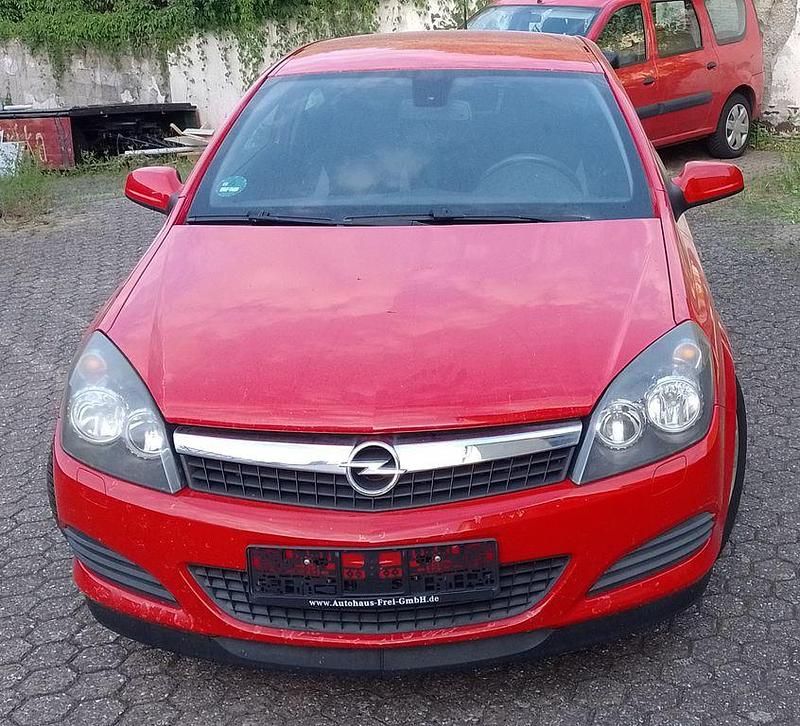 Rot Gebraucht 2009 Opel Astra GTC Selection Limousine | 750 € (Superpreis) - Bild 1/4