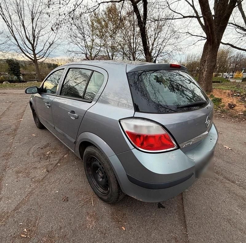 Używany Opel Astra 90 KM (66 kW) 2004 Sedan/Limuzyna