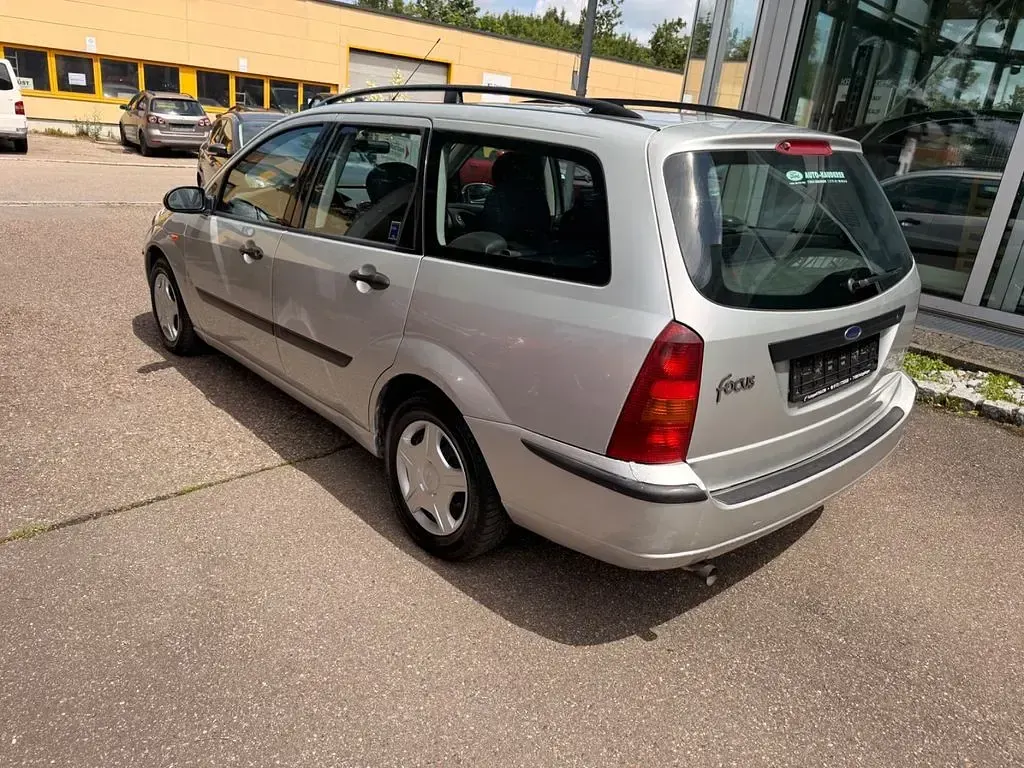 Gebraucht Ford Focus Ghia 116 PS (85 kW) 2002 Silber Kombi