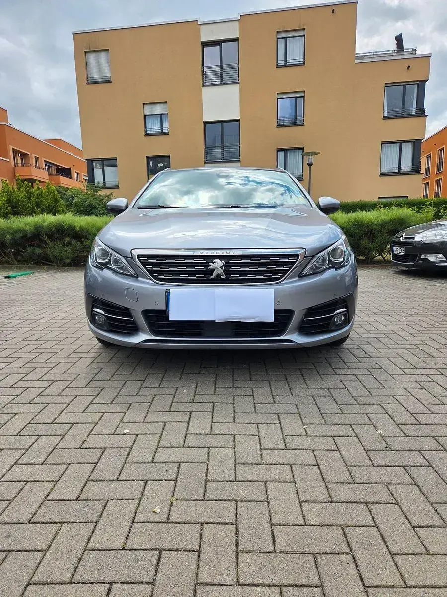 Gebraucht Peugeot 308 Allure 131 PS (96 kW) 2021 Grau Kombi