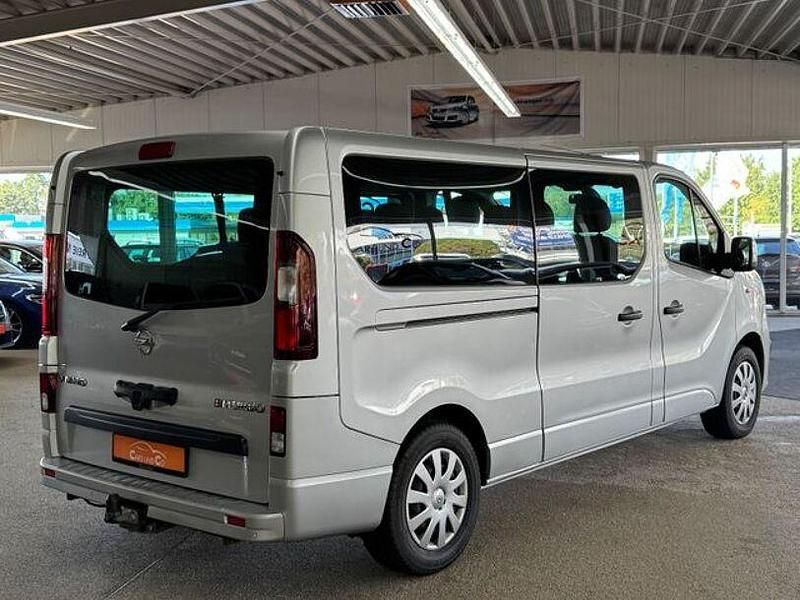 Gebraucht Opel Vivaro 146 PS (107 kW) 2017 Silber Van / Kleinbus
