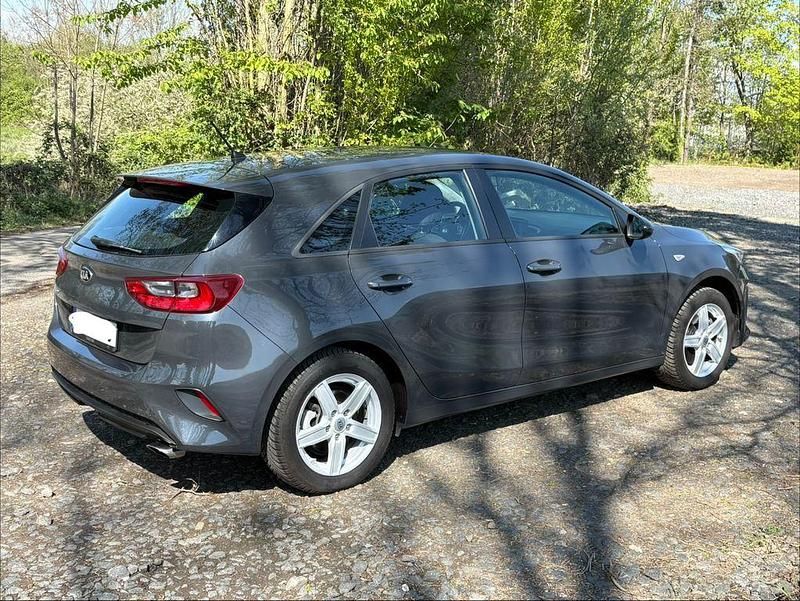 Gebraucht Kia Ceed Edition 7 99 PS (72 kW) 2020 Grau Kleinwagen