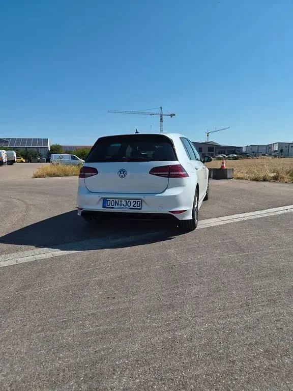 Gebraucht VW Golf VII Highline 150 PS (110 kW) 2015 Weiß Limousine