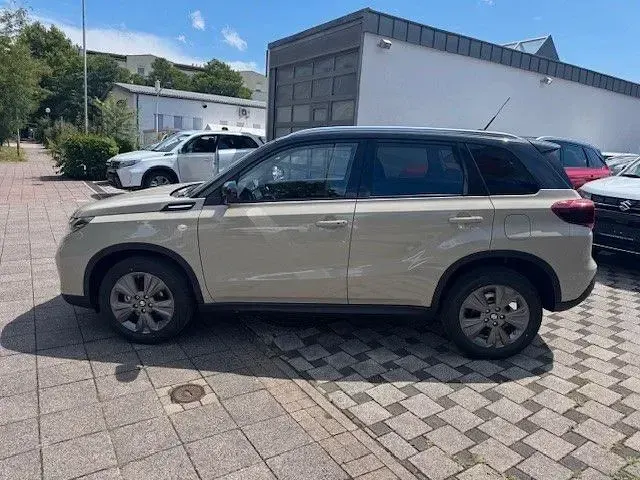 Neu Suzuki Vitara Comfort 110 PS (80 kW) 2026 Beige SUV