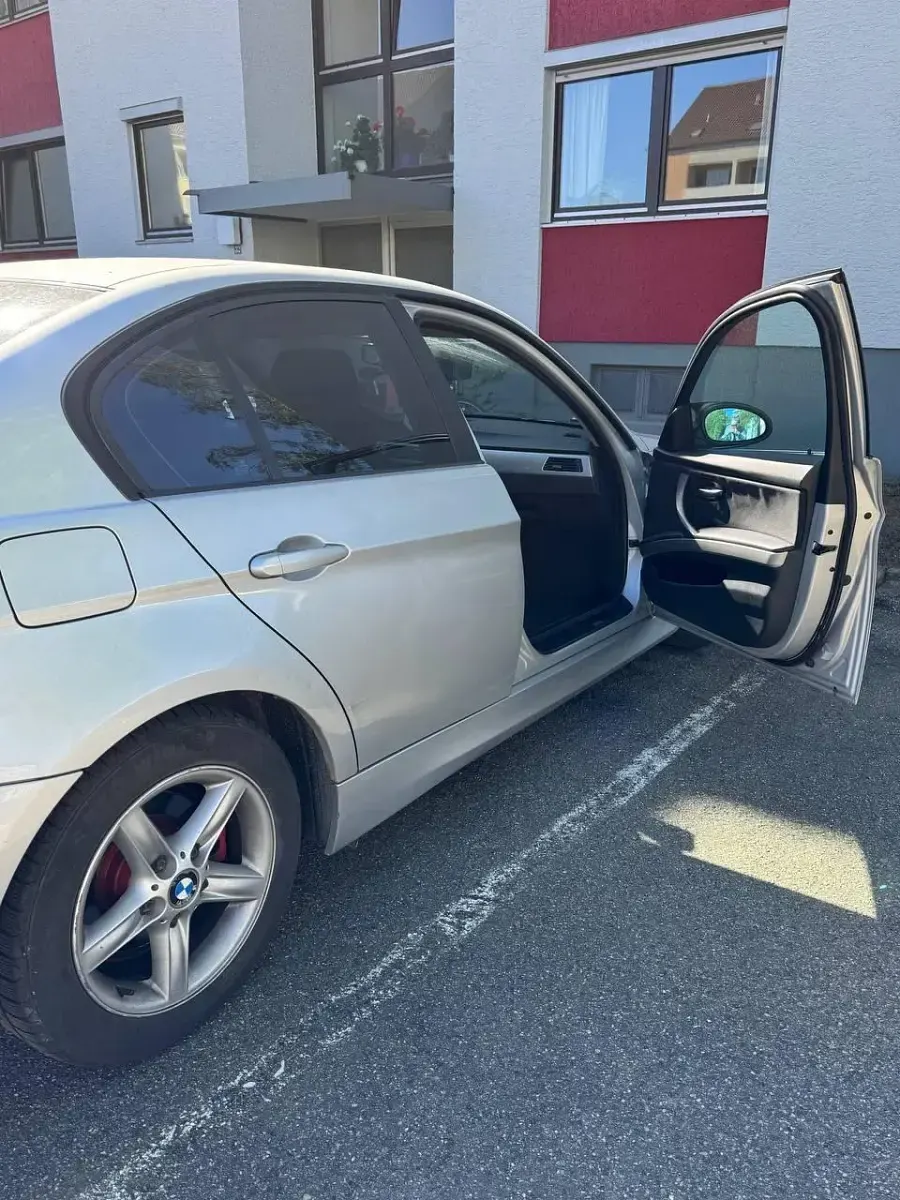 Gebraucht BMW 320 150 PS (110 kW) 2006 Grau Limousine
