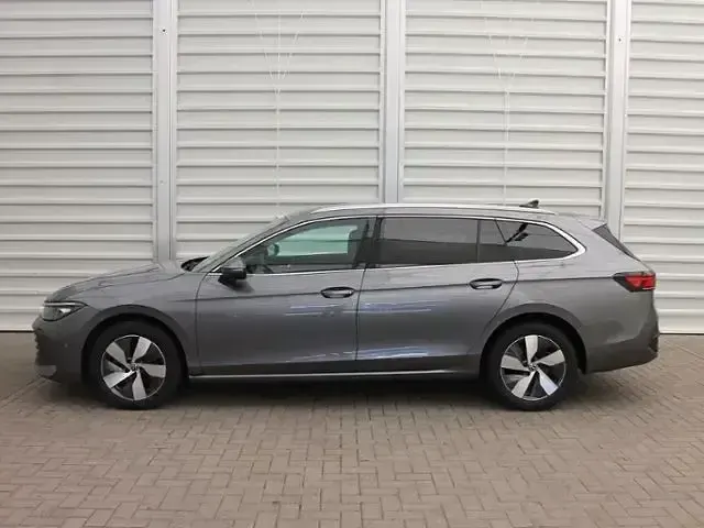 Gebraucht VW Passat Business 150 PS (110 kW) 2024 Grau Kombi