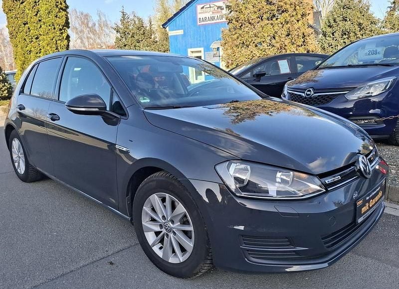 Gebraucht VW Golf VII Trendline 110 PS (80 kW) 2015 Grau Limousine