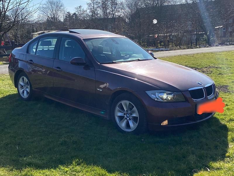 Gebraucht BMW 320 150 PS (110 kW) 2007 Rot Limousine