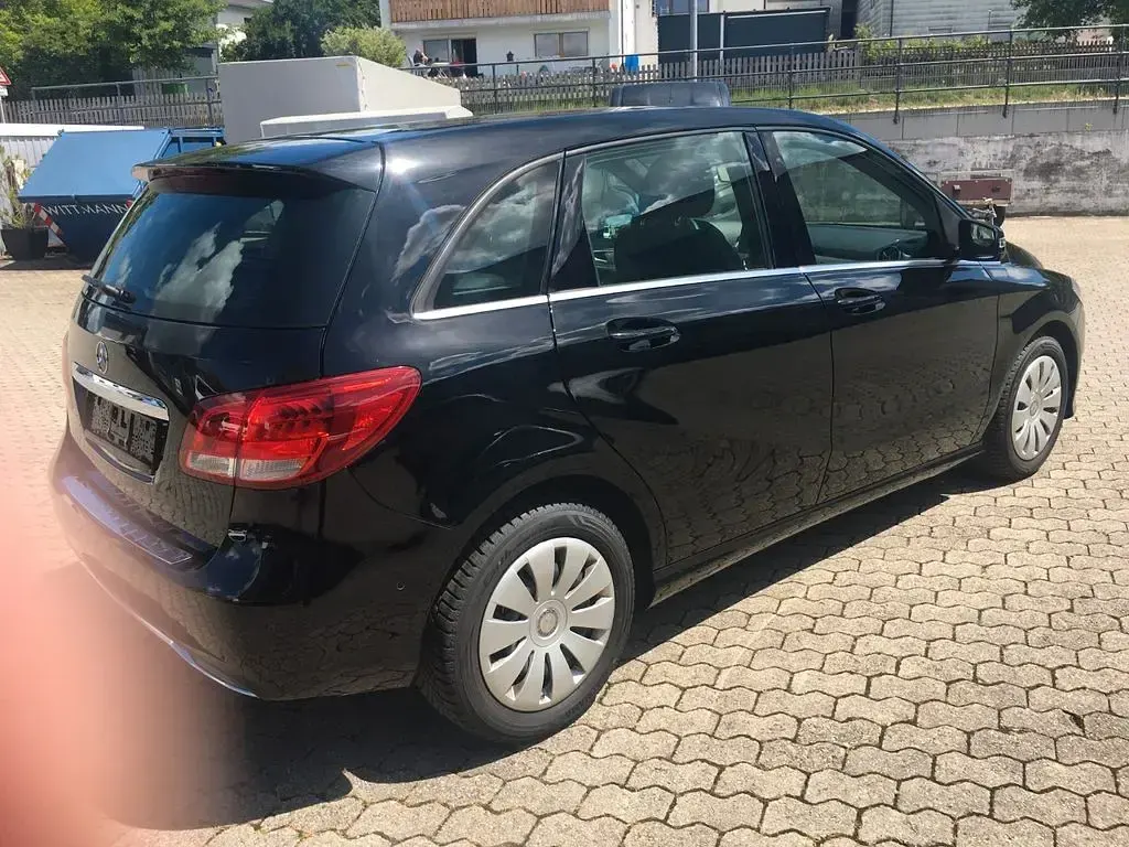 Gebraucht Mercedes B180 Style 122 PS (89 kW) 2015 Schwarz Kleinwagen