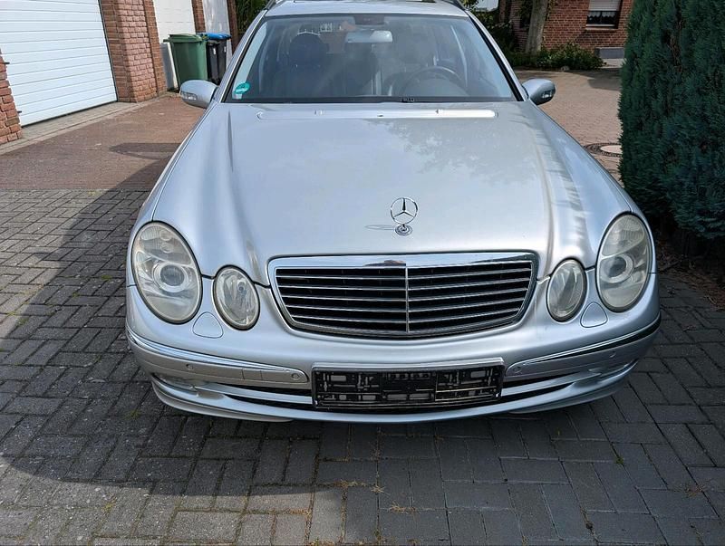 Silber Gebraucht 2004 Mercedes E320 Kombi | 2.490 € (Fairer Preis) - Bild 1/4