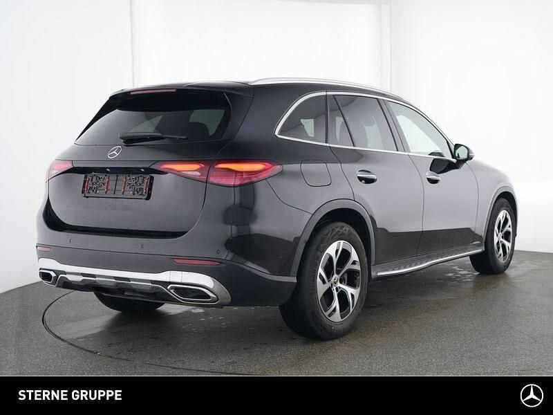 Gebraucht Mercedes GLC200 204 PS (150 kW) 2024 Lack obsidianschwarz SUV