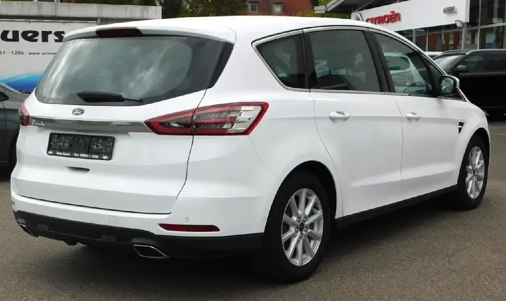 Gebraucht Ford S-MAX Titanium 179 PS (131 kW) 2018 Weiß Van / Kleinbus