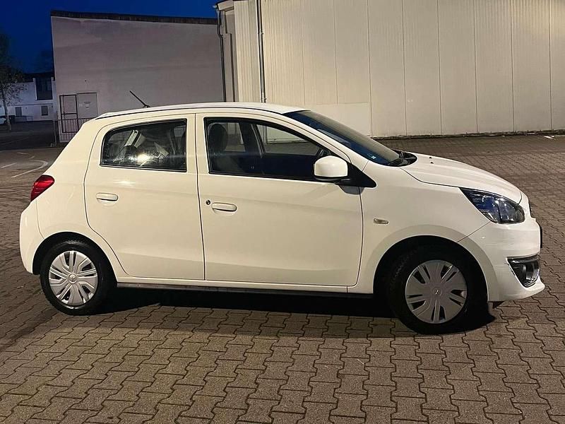 Gebraucht Mitsubishi Space Star Basis 71 PS (52 kW) 2019 Weiß Limousine