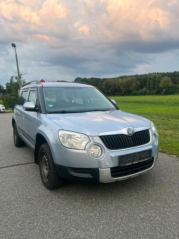 Blau Gebraucht 2009 Skoda Yeti SUV | 3.899 € (Guter Preis) - Bild 1/4