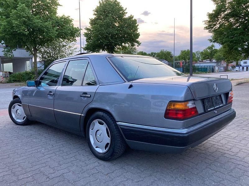 Gebraucht Mercedes 230 132 PS (97 kW) 1991 Grau Limousine