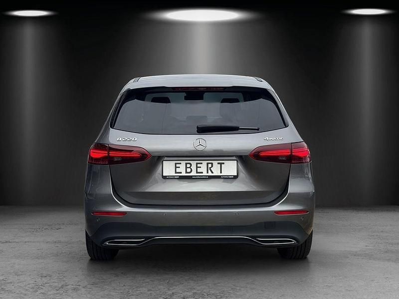 Gebraucht Mercedes B220 190 PS (139 kW) 2023 Mountaingrau Van / Kleinbus