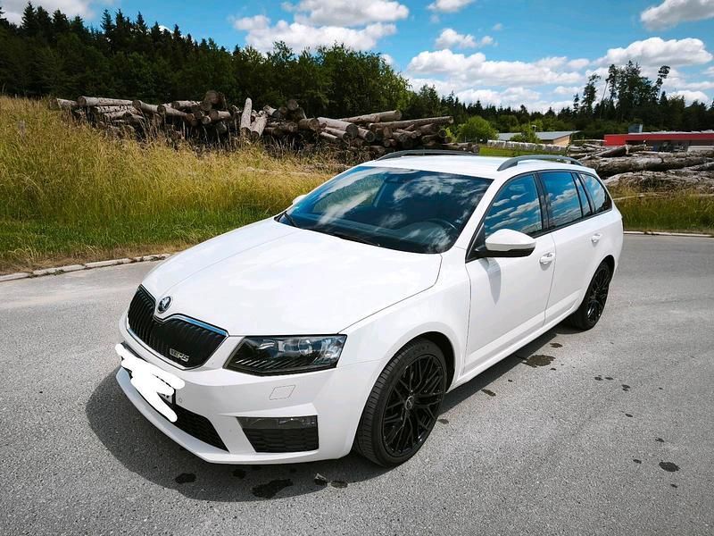 Weiß Gebraucht 2016 Skoda Octavia vRS Kombi | 16.800 € (Fairer Preis) - Bild 1/4