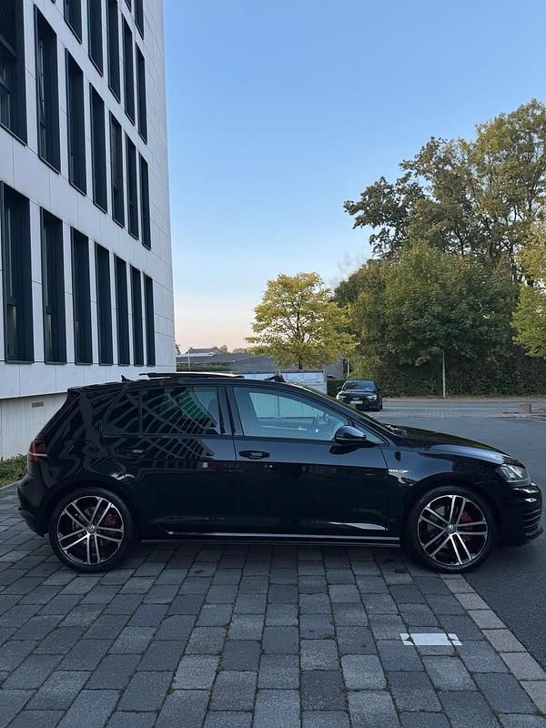 Schwarz Gebraucht 2014 VW Golf VII Sound Limousine | 13.000 € (Etwas zu teuer) - Bild 1/4