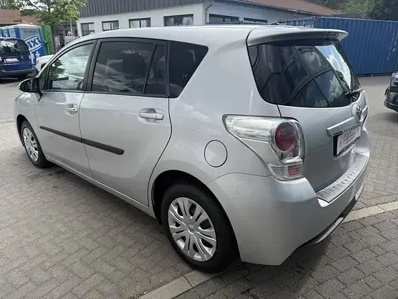 Gebraucht Toyota Verso Multidrive S 147 PS (108 kW) 2016 Platinsilber metallic Van / Kleinbus