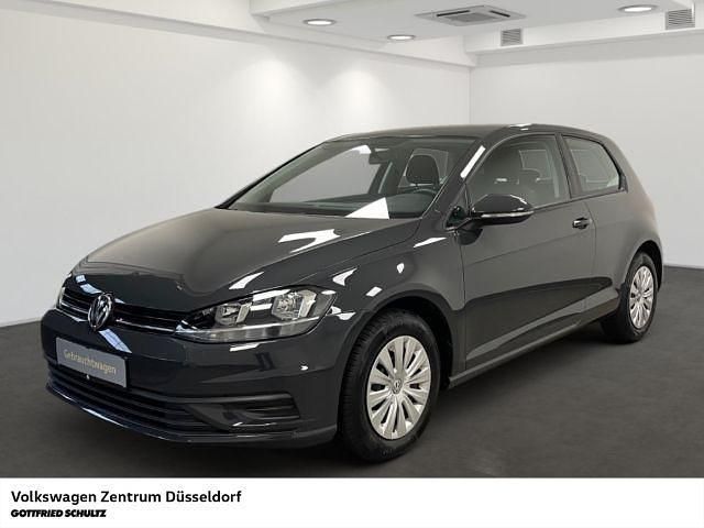 Grau Gebraucht 2018 VW Golf VII Trendline Limousine | 10.990 € (Superpreis) - Bild 1/4