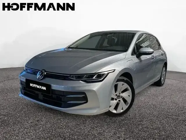 Gebraucht VW Golf VIII Life 204 PS (150 kW) 2025 Limousine