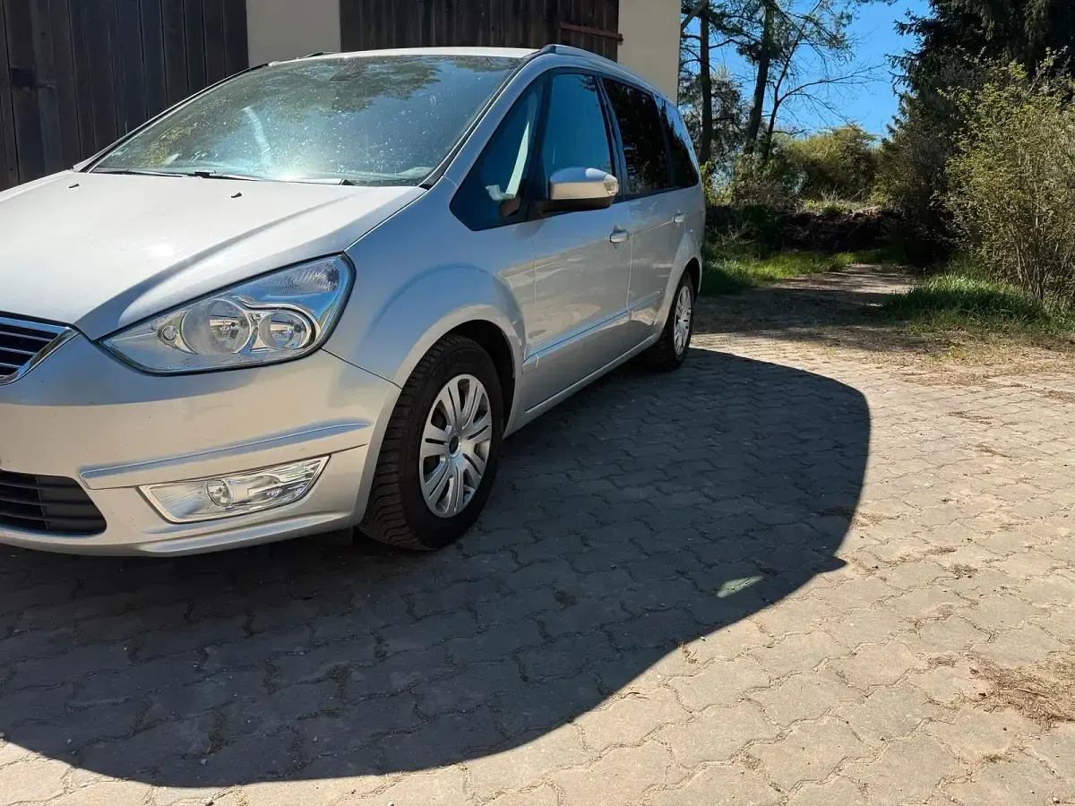 Gebraucht Ford Galaxy 140 PS (102 kW) 2013 Silber Van / Kleinbus