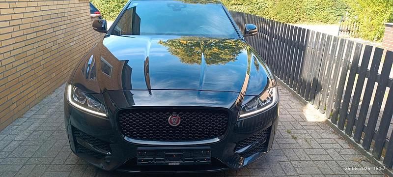 Schwarz Gebraucht 2018 Jaguar XF R-Sport Limousine | 20.990 € (Guter Preis) - Bild 1/4