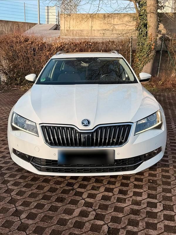 Gebraucht Skoda Superb 150 PS (110 kW) 2017 Weiß Kombi