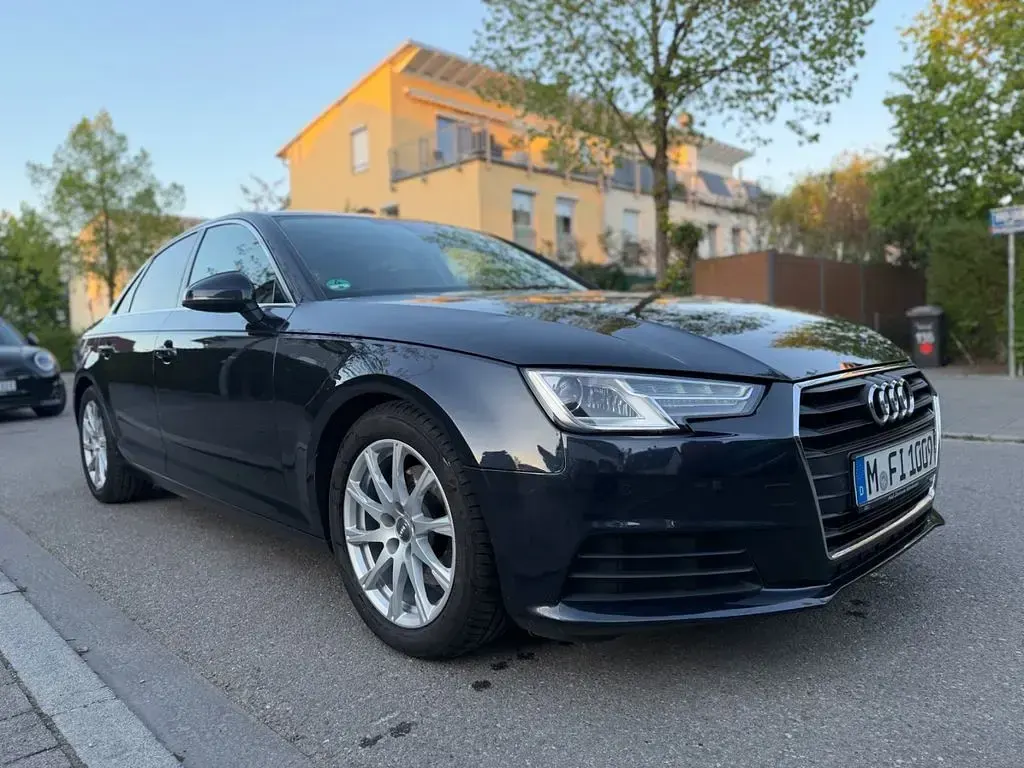 Gebraucht Audi A4 150 PS (110 kW) 2018 Blau Limousine