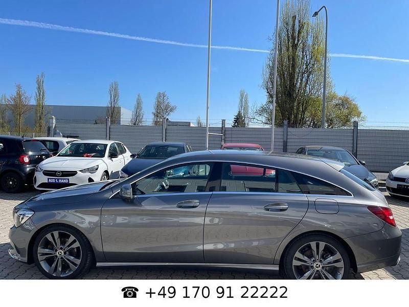 Grau Gebraucht 2018 Mercedes CLA200 Shooting Brake Kombi | 19.590 € (Guter Preis) - Bild 1/4