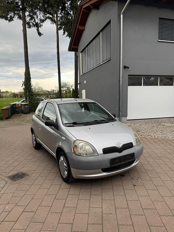 Silber Gebraucht 1999 Toyota Yaris Kleinwagen | 1.499 € (Fairer Preis) - Bild 1/4