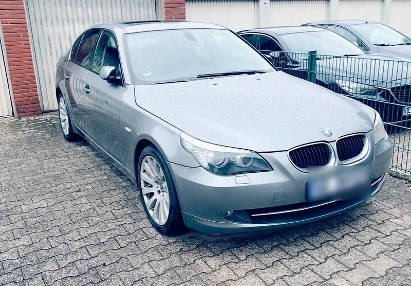 Gebraucht BMW 523 190 PS (139 kW) 2008 Grau Limousine
