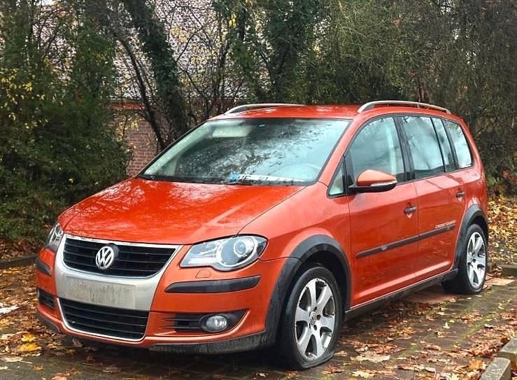 Orange Gebraucht 2009 VW Touran Cross Van / Kleinbus | 3.499 € (Superpreis) - Bild 1/4